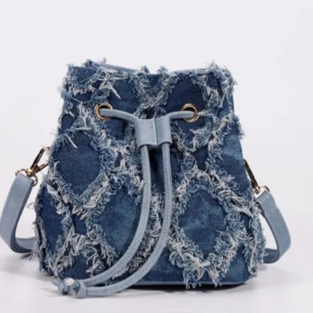 Denim Jean Crossbody Bucket Shoulder Bag Frayed Blue Ombre Boho Super Cute - Picture 4 of 13